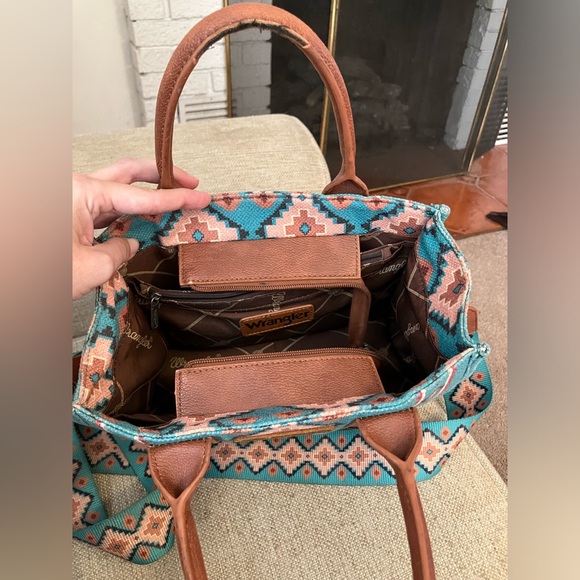 Wrangler Turquoise and Brown Geometric Tote - Picture 4 of 8